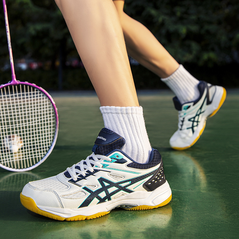 Новая мужская спортивная обувь – обзор и цена Badminton Outfit